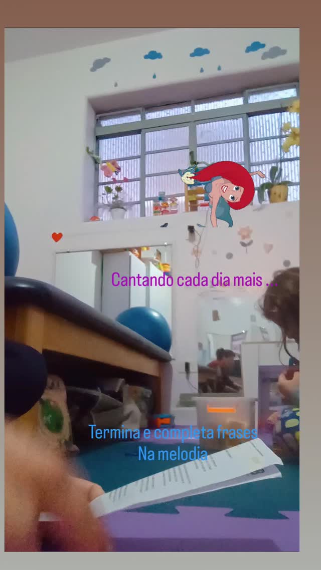 Agora e Ariel e ela canta, completa as frases e faz melodia... E vamos à música porque a gente ama, ambas 💕
#musica #arielpequenasereiaamooooo😍🌊🧜♀️🐚 #arieldisney #fonoaudiologia #falaelinguagem #CadaCriançaÉÚnica #t21 #cantoelinguagem