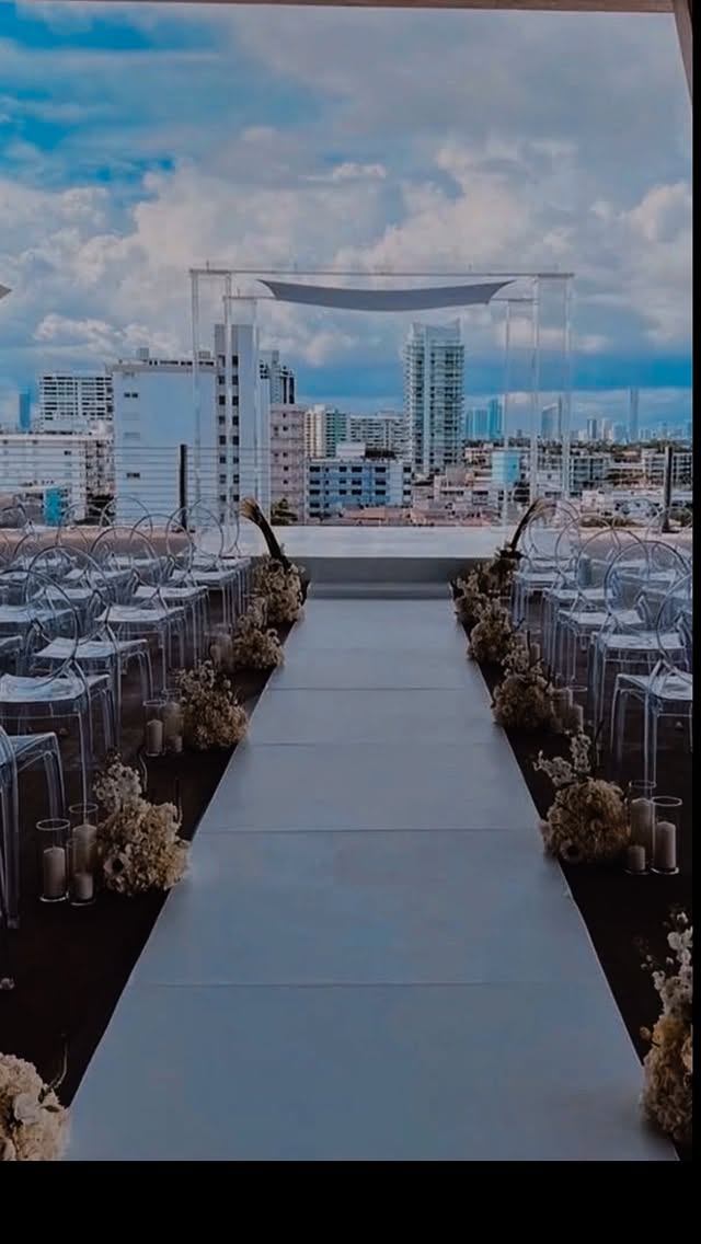 When you plan a perfect holiday wedding and Mother Nature RSVPs too. 🌪️💍
#NotYourAverageHolidayWedding #WeddingWithAPlotTwist