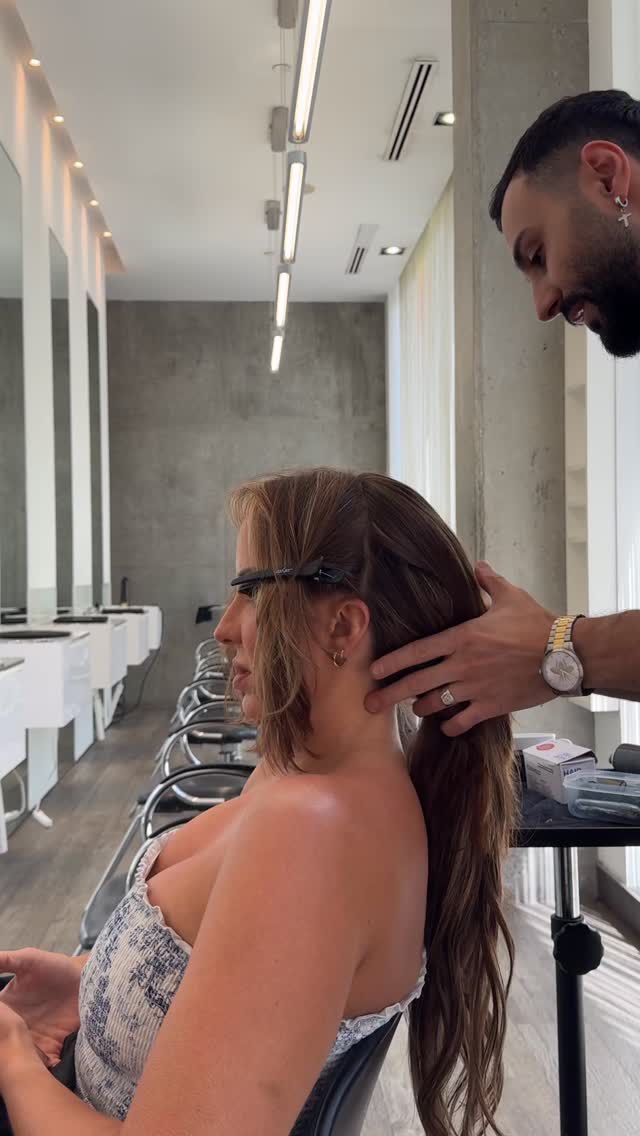 Fancy updo hairstyle with soft face framing ✨
simple updo hairstyle that looks effortless and chic
#updo #updohairstyle #hairtutorial #hairstyles #glamhair #torontohairstylist #hairinspo #fyp