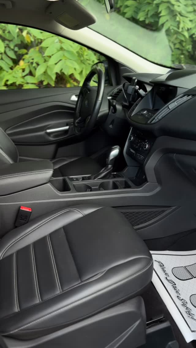 Who doesn’t love that feeling of a fresh car interior 🧼😎
•
#workhard #staypassionate #shinesupply #ironcitydetailing #carcleaning #detailing#ceramic