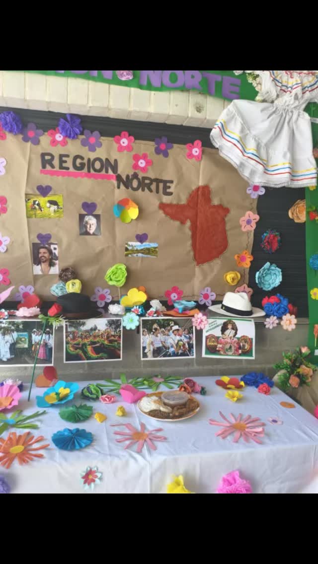 ✨🌺 Jornada de la Tarde 🌺✨
Nuestros niños vivieron una tarde llena de alegría y tradición 🎉.
Con desfile de silleteros, hermosas presentaciones artísticas, la divertida escabalcata, la personificación de mitos y leyendas, y al ritmo de bailes y chirimías, disfrutamos de una tarde espectacular celebrando la Feria y la Antioqueñidad 💚🤍💛.
¡Una fiesta de cultura, identidad y orgullo paisa! 🏞️🌸🎶
#FeriaDeLaAntioqueñidad #OrgulloAntioqueño #CulturaViva