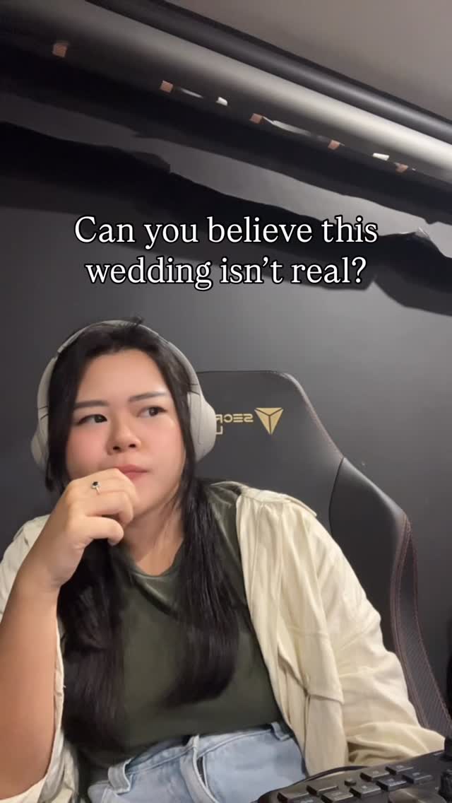 They’re not even a real couple 😩 During the shoot their convo was like: “So… which part of SG you stay?”
Meanwhile me: TRYING to make strangers look like soulmates
Jokes aside, thank you @1_host @thealkaffmansion for having me for this showcase shoot! The shoot list was looong but the vibes, the florals, and the venue made everything so worth it.
Makeup and hair by @mua.aunn @klarworks @canvaseetybrides
Video by @freyafilms
Gown by @kinbridalsg
Music band by @agopsg
Emcee by @emceealextan
Decor by @sonderbyco @willowsbysonder
Scents by @lunalabglobal
Photobooth by @arcadestudio.sg
#AlkaffMansion #fyp #explorepage #sgwedding #alkaffmansion #weddingshowcase #weddingphotography #weddinginspo #bridelopeproductions #sgbride #sgphotographer #styledshoot #weddingideas #weddingstyle #couplegoals #lovestory #pretendcouple #weddingmagic