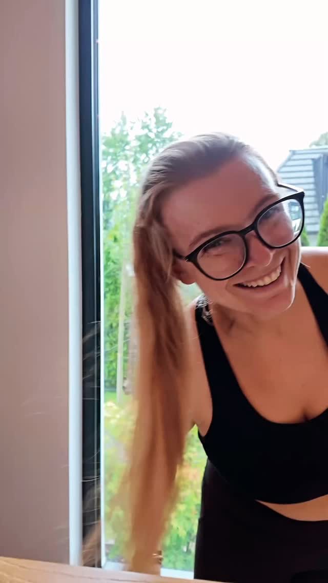 🌟 Neuer Monat – neue Energie, neue Ziele, neue Vibes! 🌟
Bei ZOE sports starten wir mit frischem Schwung und präsentieren dir unser neues Pilates Reforma Core & Cardio Programm. 🧘♀️💪❤️
🔥 Was dich erwartet:
• Ein effektives Ganzkörpertraining auf dem Pilates Reformer
• Die perfekte Mischung aus Core-Stabilität und Cardio-Power
• Dynamische Einheiten, die dich fordern – aber auch unglaublich viel Spaß machen 🎶✨
• Ein Training, das dich stärker, fitter und ausgeglichener macht
👉 Warum mitmachen?
Weil es Zeit ist, dich selbst zu überraschen, Neues auszuprobieren und deinem Körper etwas Gutes zu tun. Egal ob Pilates-Neuling oder Fortgeschrittene:r – unser Programm bringt dich garantiert ins Schwitzen und lässt dich mit einem Lächeln nach Hause gehen. 😍
📅 Melde dich jetzt an, sichere dir deinen Platz und probiere es einfach mal aus!
Komm vorbei, teste etwas Neues und starte mit uns energiegeladen in den Monat! 🚀
#grünwald #zoesports #pilates #core #reformer #sport #nextlevel #goodvibes #trend #pilatescoreworkout