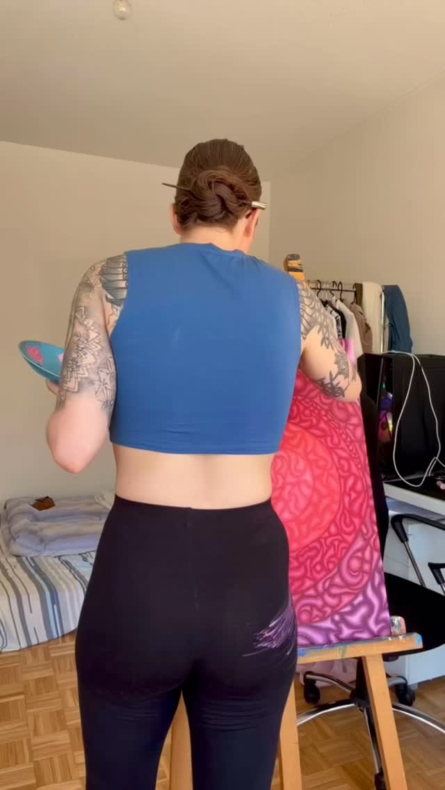 Working on the second layer ☺️, can you spot the difference between the first and second layer of paint ? #abstractart #creativejourney #artinmotion #timelapse #acrylicpainting #inspirecreativity #colorfulart #artdaily #arttherapy