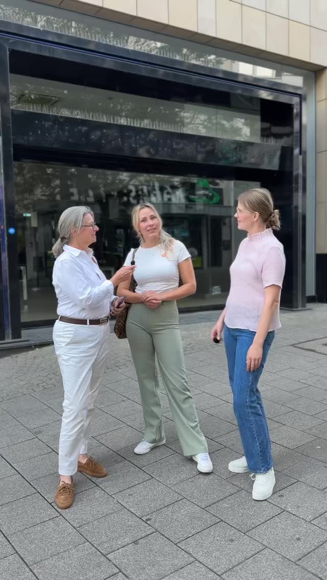 🟠 Wir stellen einen Teil unseres zukunftswerkes vor: die Hauptstraße neu gedacht.
Unsere Direktkandidatinnen zeigen, wie wir uns die Zukunft der Innenstadt vorstellen: lebendig, modern und voller Begegnungen.
👉 Neugierig? Unsere Entwickler und Entwicklerinnen des Konzeptes sind bis Freitag sowie nächste Woche von Mittwoch bis Freitag jeweils von 17–18 Uhr in unserem zukunfts.-Büro für euch da! 🧡
Copyright: Die gezeigten Entwürfe sind Eigentum der SG zukunft.
#sgzukunft #mutig #transparent #bürgernah #kommunalwahl2025