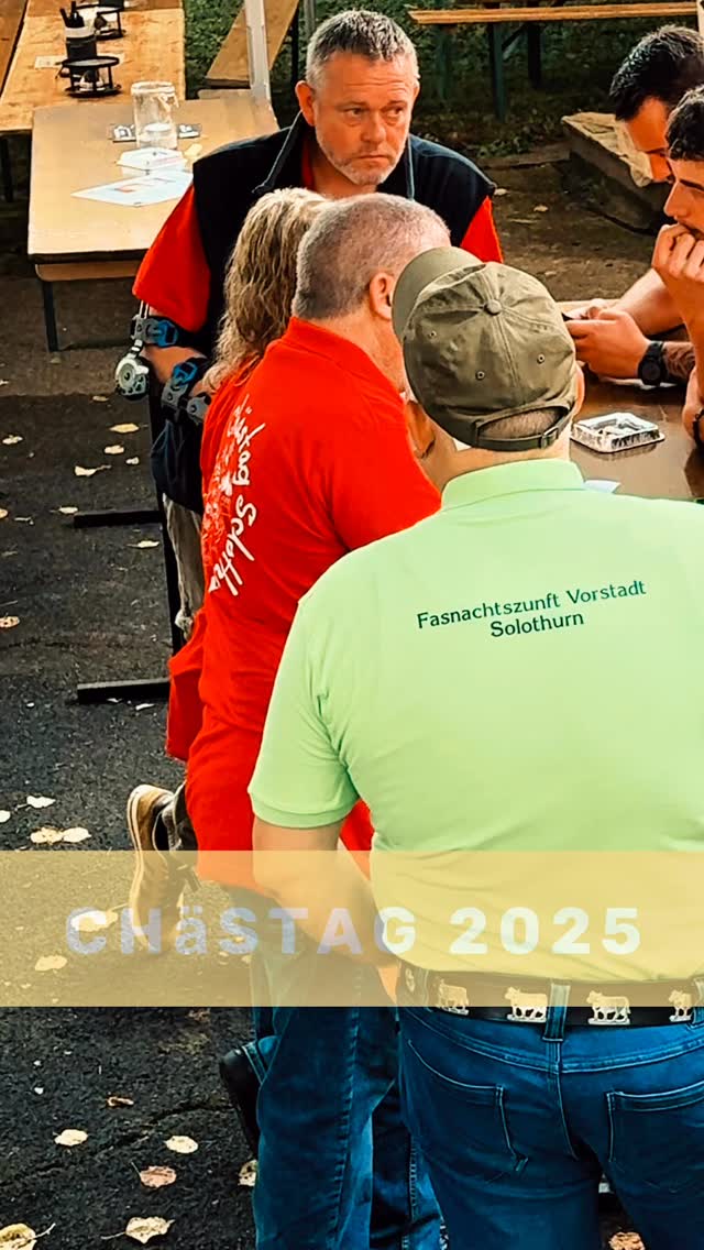 Vorstadtzunft Fondue-Gärtli am Chästag 2025.
Mir hei das Johr a üsem neue Standort, im wunderschöne Gärtli vorem Standesamt Solothurn dörfe üses traditionelle Vorstadtzunft-Fondue serviere 🫕🍷
Mir möchte üs bi aune Bsuecherinne und Bsucher, Sponsore und Gönner füre Bsuech bedanke.
I wenige Täg starte mir de Wagebau. Bis gli ar Fasnacht 2026! 🥳🥳🥳
.
.
.
.
.
.
.
.
.
.
.
#vorstadtzunft #vorstadtzunftsolothurn #fasnachtszunftvorstadt #stammzunft #solothurn #solothurncity #solothurntourismus #solothurnguide #solothurner #solothurnerin #solothurnfasnacht #solothurnerfasnacht #vorstadtsolothurn #vorstadt #wagenbauzunft #loooge #solothurnerchästag #fondue #chästag #fasnachtsumzug #chöstag2025 #fasnachtsolothurn