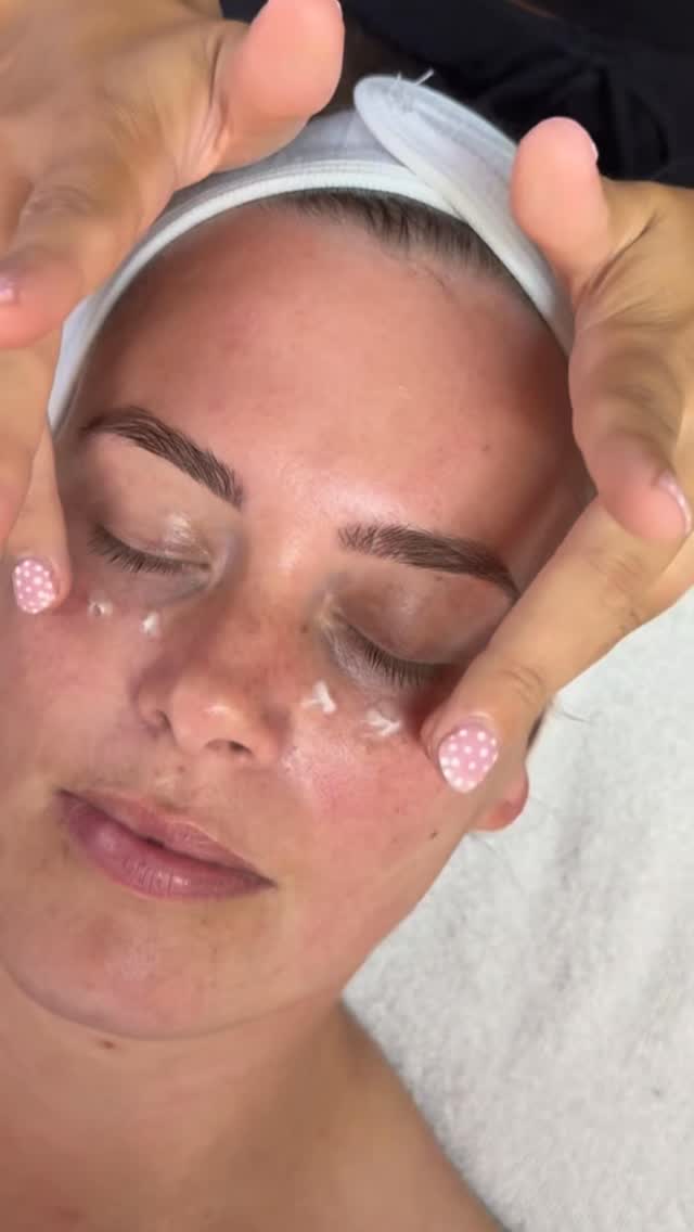 Why are we different?⏬️⏬️⏬️
This is not just a machine facial
Or
A relaxing massage….
It is both. The highest quality machine with cutting edge technology delivering optimal results that are tailored for each client. The training delivered ensures Poseidon therapists are knowledge after a thorough course in Anatomy of the Skin. The products used are professional, hyper allergenic and performance based. The treatment is the ultimate zen, which means with all of the above… client retention is second to none with Poseidon skin.