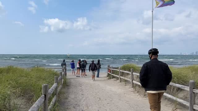 🌊✨Windswept magic at Hanlan’s Beach
The lake put on a spectacular show today - crashing waves, dancing dunes, and the flag flying high against the stormy sky. There’s nothing like pedaling right into nature’s drama with the Toronto skyline peeking out in the distance.
#PedalToronto #HanlansPoint #HanlansPointBeach #TorontoIslands #BeachViews #CyclingToronto #LoveToronto #LakeOntario #ExploreToronto #GuidedTours #BikeTours #LocalGuides #TorontoSkyline