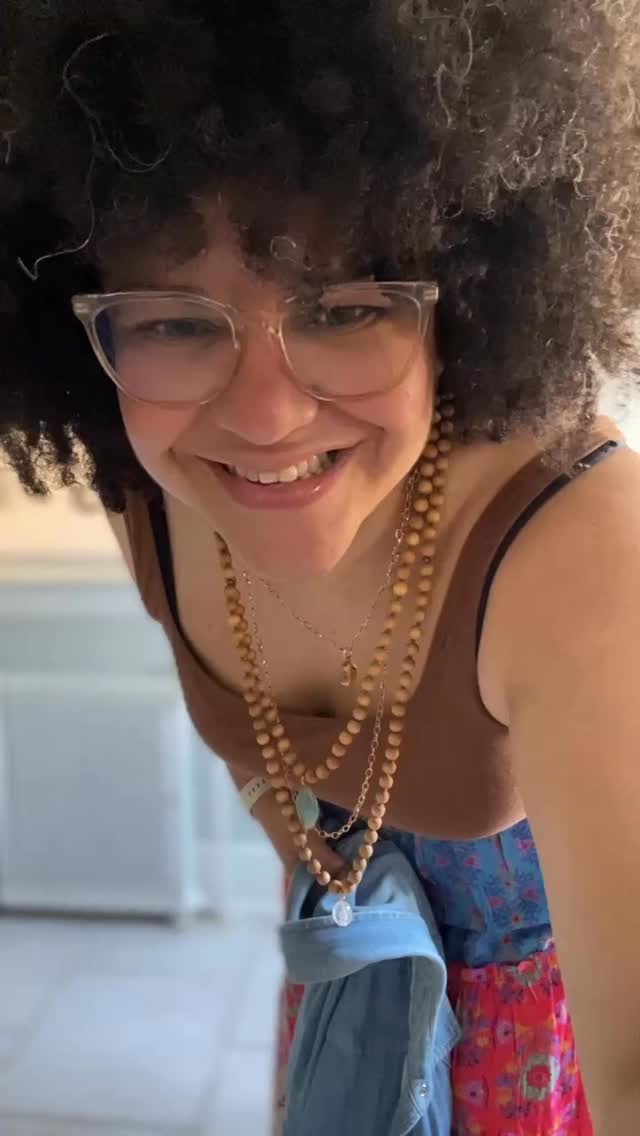 #ootd Shopping in my closet again! Light weight denim shirt in size large (perfect summer fall transition piece- you can take it off when it get warmer later in the day), skirt from @naturallife in size xl, brown tank in size large, belts come in a two pack @amazonfashion and boots also from @amazonfashion !!!
This outfit makes me feel joy! Hope you liked it!
#midsizestyle #curvyfashion #amazonfinds #styleover40 #affordablefashion #size16style
Will leave link to outfit in stories!