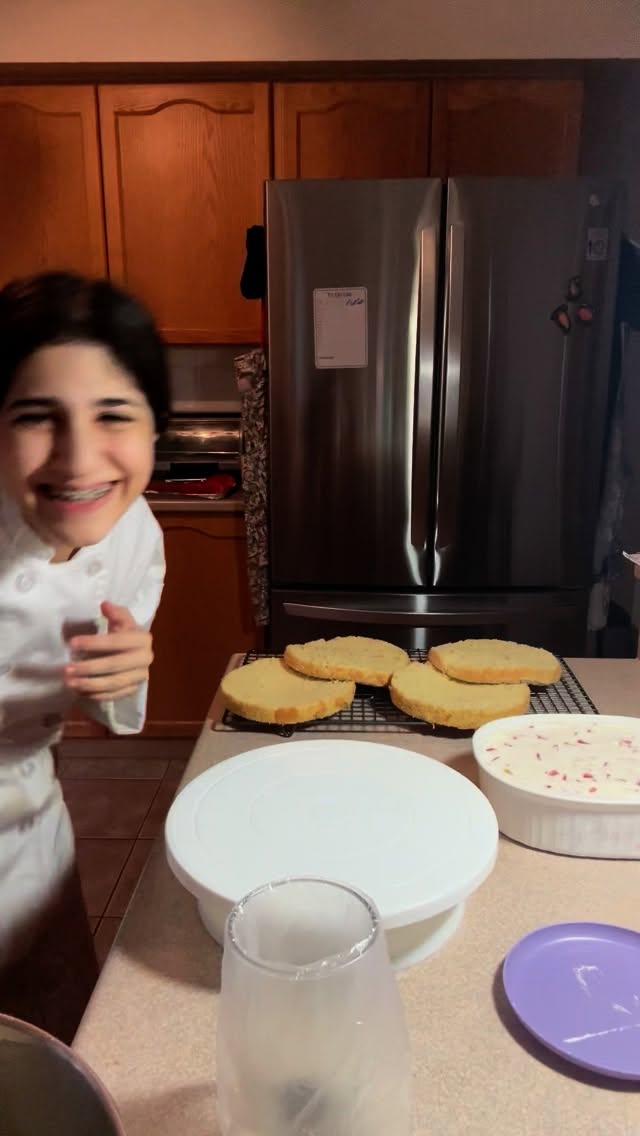 😍😍😍
#bakingwithneekta #glutenfree #sensitivett #homebakery #birthdaycake #dad #baking #cakestacking #cakedecorating