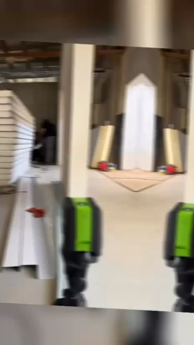 🔧❄️ Do projeto à execução! Confira cada etapa da montagem de 3 câmaras frigoríficas – eficiência, precisão e qualidade do começo ao fim. 💪🏼
⠀
📦 Isolamento térmico
🛠️ Estrutura e painéis
🚪 Portas e vedação
⚡ Instalação elétrica e refrigeração
✅ Entrega final
⠀
Transformamos tecnologia em soluções que preservam o seu produto! 🚛💨
⠀
#câmarafrigorífica #refrigeraçãoindustrial #instalaçãofrigorífica #obraentregue #reelsdeobra #frioécomagente