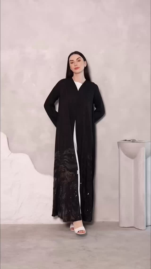 أحلى عباية ممكن تلبسينها للدوام أو الجامعه بما انه بدايه السمستر، وموفرين لكم خصم قوي 30% 🙌🏻❤️
#abaya #uae #عباية #عبايات #اكسبلور #عبايه #عباه