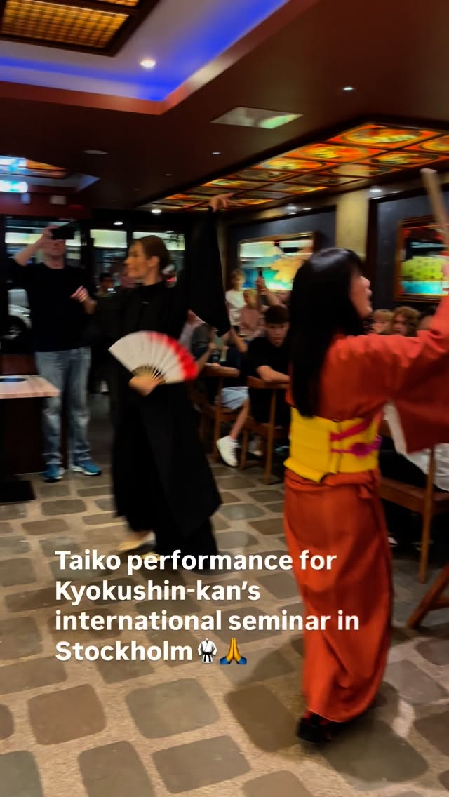 Had the honor of performing Taiko at the International Seminar dinner of Kyokushin-kan Sweden!
The powerful spirit of Kyokushin Karate and the deep resonance of Taiko felt truly connected.
A heartfelt thank you to @janasouldancer for inviting me and add beautiful dance to Taiko 🙏❤️
#stockholmtaiko #kyokushinkan #taikodrumming #taikoperformance #japanesedance #wadaiko #和太鼓好きな人と繋がりたい #和太鼓女子