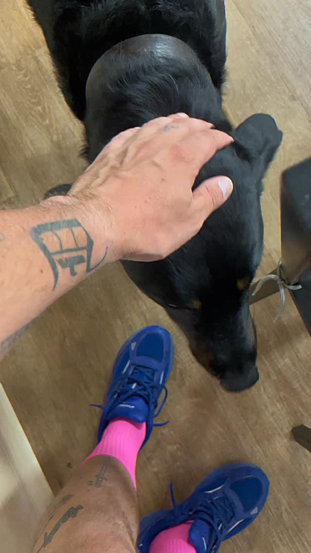 Impression faite à la main 👕
Un t-shirt unique, travaillé dans un style graffiti
Chaque pièce est différente et personnalisée.
📸 @stateofhugo
#impressiontextile #graffiti #tshirt #rennes