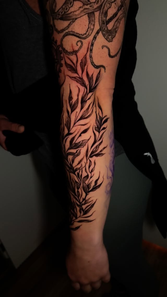 Some little additions to this sleeve!
#denverartist #tattoodenver #coloradoartist #denvertattooartist #coloradotattooartist #denvertattooshop