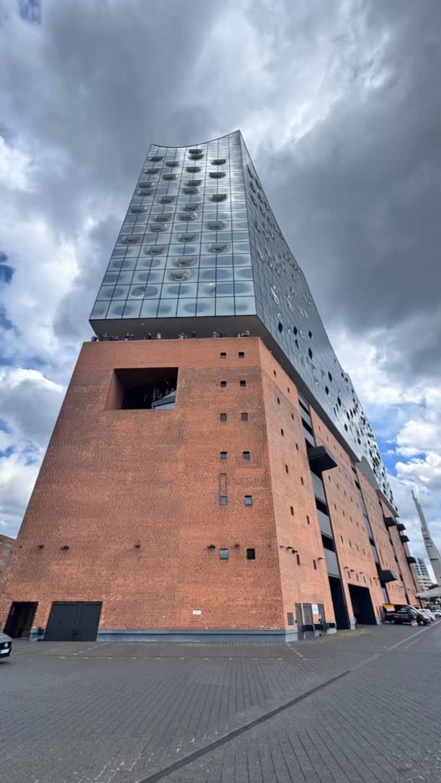 Turkish National Youth Philharmonic Orchestra
ilyun Bürkev Klavier
Cem Mansur Dirigent
Edvard Grieg
Konzert für Klavier und Orchester a-Moll op. 16
Elbphilharmonie Hamburg
@no_te_management production
@stylearts.eu
Film @sanducucui
Photography @cucuisorin
#classicalmusic #artist #artistportrait #filmproduction #thetwinsmedia #stylearts #piano #pianoconcert