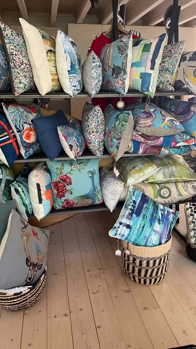 Coussins et courtepointes à prix destockage! Demandez prix en message privé :)