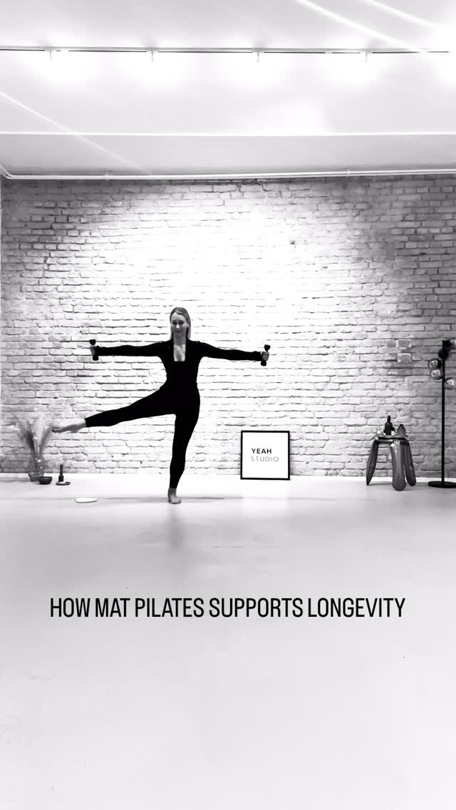balance isn’t luck – it’s pilates.
pilates sharpens body awareness and boosts flexibility – helping you move with ease, stability and flow. bonus: a happy back comes with it. Balance and burn, flex and flourish. YEAH! #pilates #yeah #yeahstudio.berlin #strong #longevity #balance