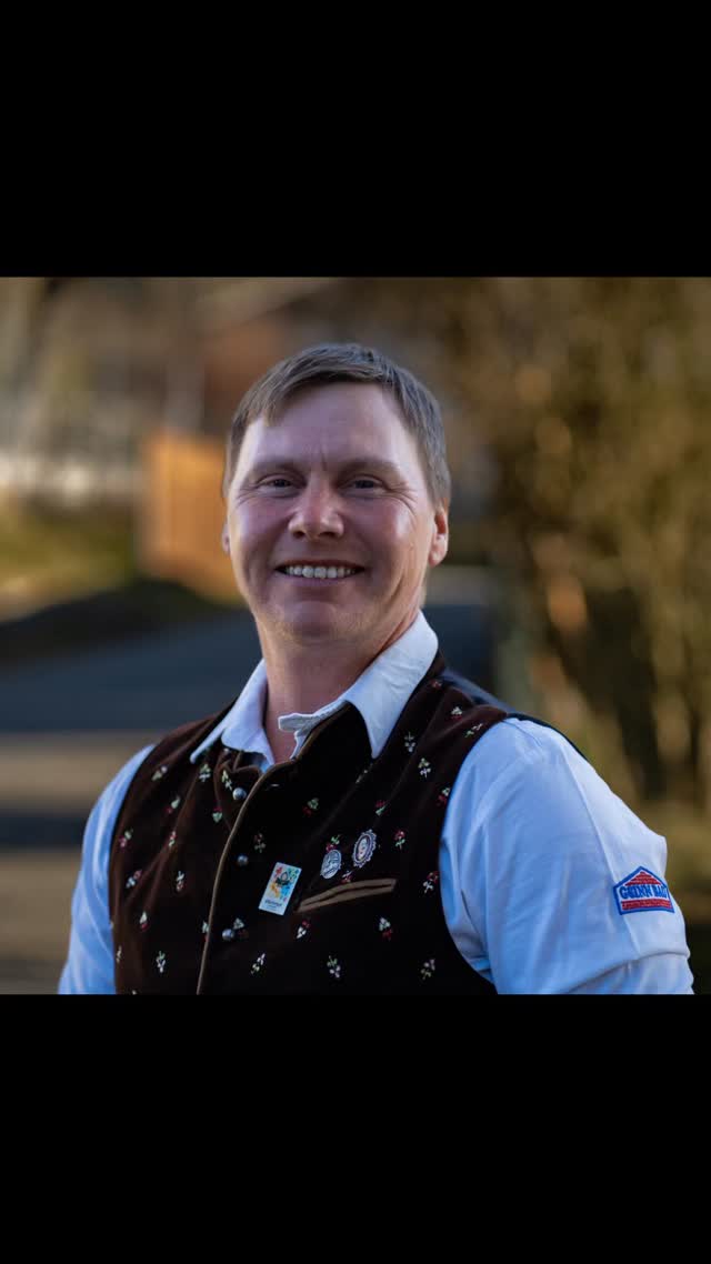 Wieder ein Jubiläum 🎈🎉
Markus hat am 2. September 2002 bei uns angefangen, genau gesagt, vor 23 Jahren -Wahnsinn- 🤠🎉
er ist Rekordhalter was Betriebstreue angeht🏠
er ist für jeden Einsatz zu haben und ein Meister an der Schleifmaschine 🧱🤠
Vielen Dank für deinen Einsatz, ❣️
wir sind stolz dich im Team zu haben🤠🤠