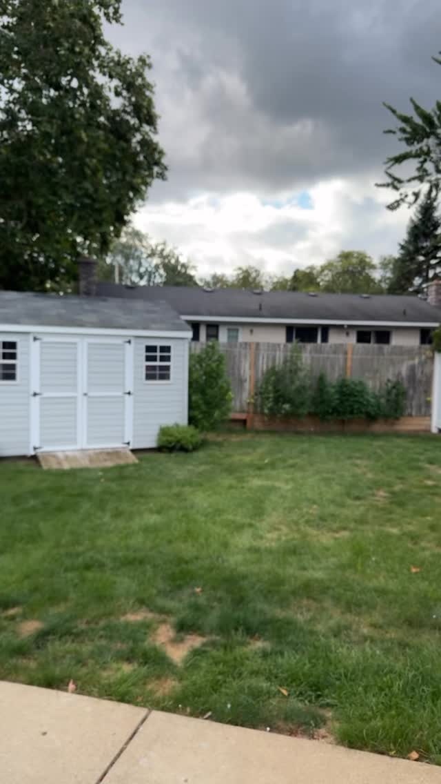 Windy clip from today that Instagram wouldn’t let me upload to my story because apparently it breaks community standards.
Don’t mind me posting it here tho!
Hope all is well Growmies!