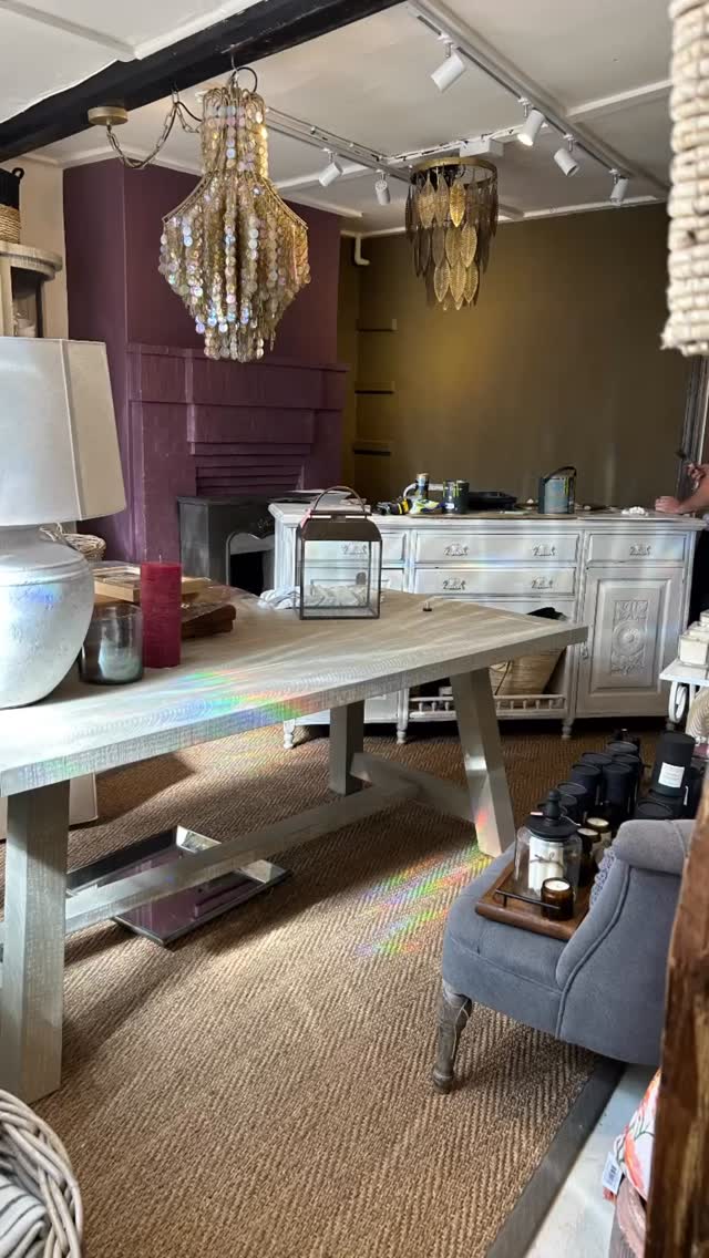 A kind of “changing room” day for us today, preparing Chic et tralala for the new season with “Light bronze green “ paint from @littlegreenepaintcompany Away with pinkish tones and welcome to this cosy autumnal hues! #autumnvibes🍁 #cosyliving #decoratingideas