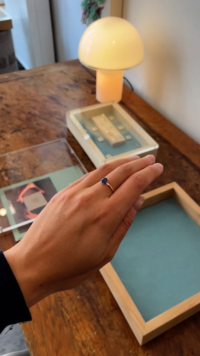 Unser neuer Ring aus Roségold und einem Saphir 🌟
#göttingen #schmuckladen #handgemachterschmuck