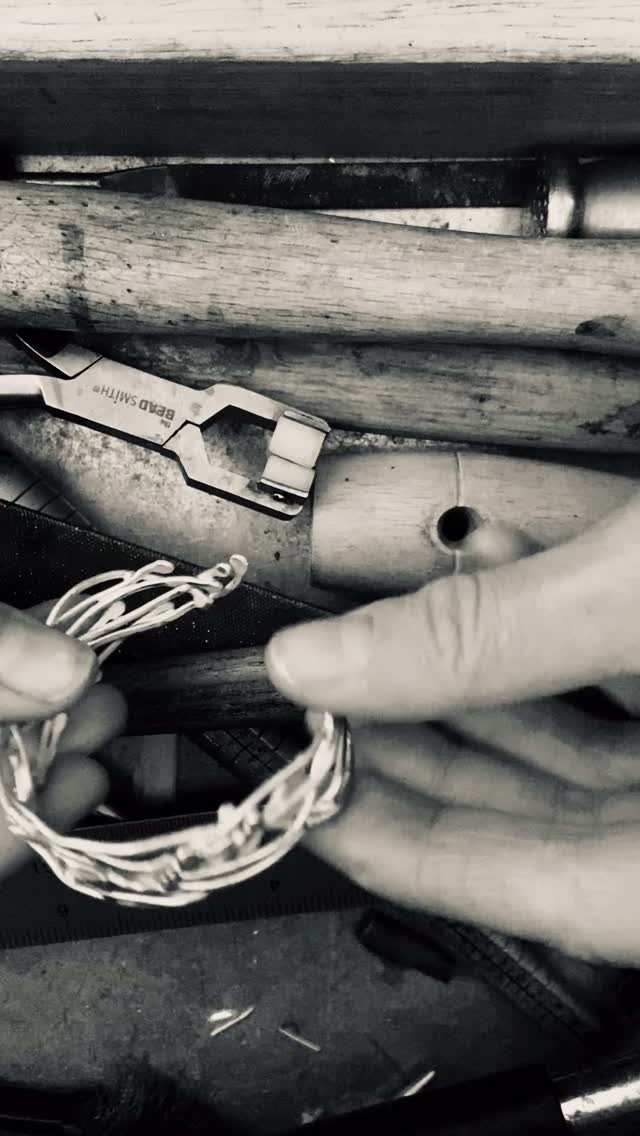 In my little old studio working on this gorgeous cuff today “Twisted Vines”
She’s beautiful! 😍 Sterling Silver ‘vines’ are crafted by hand using all traditional techniques. These are then bent and warped and wrapped around eachother to create a stand-out, one-of-a-kind cuff for your wrist.The Sterling Silver is oxidised with liver of sulpher to turn it black, then rub back the higher areas to bring the Silver back and give the bracelet some real depth of character.
Handmade jewellery, by Magic in the grass