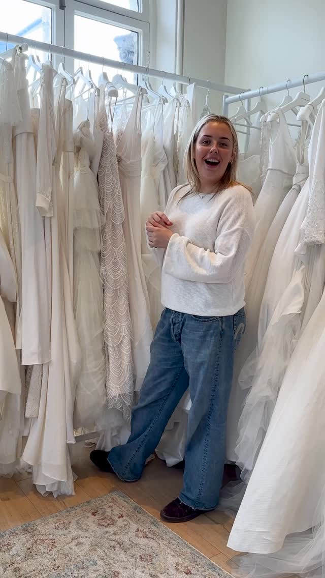 Our stylist, Maddie selected her top beaded gowns in store🤩
Let us know what is your favourite!
@catherine__deane – vintage looking open back gown with pearl detail .
Direct Bride Donation – A unique, pre-loved piece with beaded top.
@peterlangner Langner – Elegant and finished with intricate hand-beading.
If you’re looking for a gown with subtle sparkle and standout craftsmanship, these are worth seeing in person.