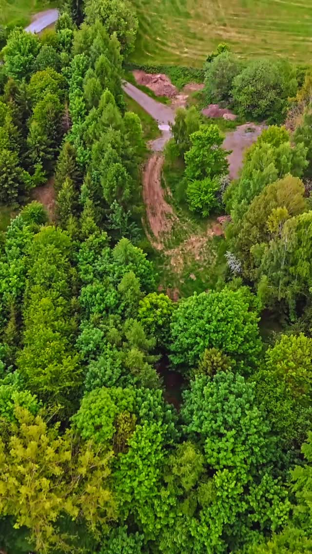 #fpvdrone #fpvcinematic #fpv #fpvlife #fpvdji #djimini4pro #nature #see #naturephotography #audi #audi80 #80s