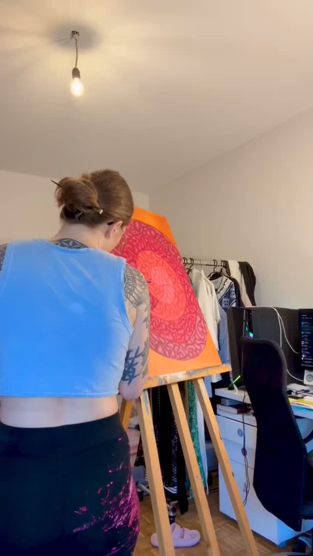 It has been a while 😅 but here is the next part of the creation of « A new Life « - even though the video is « short » , painting this part took me 12 hrs. The progress may be slow but steady, another good lesson in patience for me 😆#abstractart #creativejourney #artinmotion #timelapse #acrylicpainting #inspirecreativity #colorfulart #arttherapy #soulpainting