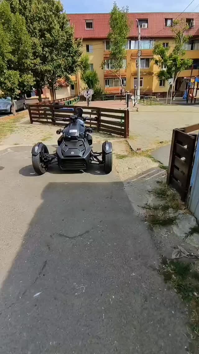 Cand vezi pe #fyp ce inseamna libertatea pe trei roti, iti dai seama ca nu e doar un trend, e un stil de viata. Un #CanAm Ryker inchiriat prin Moovy inseamna adrenalina, vibe urban si senzatia ca orasul e al tau. Multi viseaza la clipuri care devin #viral , dar tu poti trai experienta reala si sa o imparti cu lumea. E genul de aventura care apare pe #foryoupage si atrage privirile tuturor. Cu #Moovy, distractia devine accesibila, premium si memorabila. Cand urci pe Ryker, descoperi libertatea intr-un mod pe care nu-l vei uita.