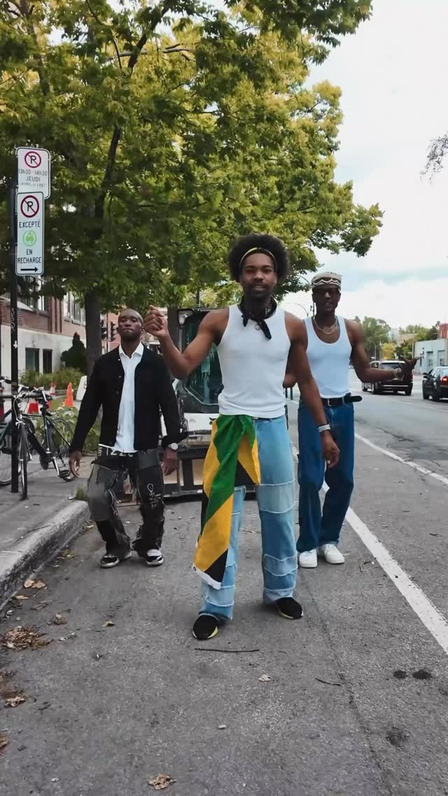 In the streets…Middle skool dancehall vibes with the brothas en passant par la 🇯🇲 🇭🇹 🇨🇩
@treyprince8 | @gknow_izafamily | @meloomat
Rejoignez nous ce soir 2 cours de @treyprince8
De 18h30, 📍 @espace.514
🎵: @voicemailmusic - Dance
#dancehall #middleschool