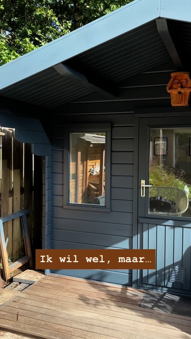 Ik wil wel een keer een ademsessie doen, maar…
🌀 ik heb geen tijd
🌀 ik heb geen geld
🌀 ik ben bang dat ik het niet aankan
🌀 ik weet niet waar ik moet beginnen
🌀 het is vast niets voor mij
🌀 ik kan dat toch helemaal niet
Bij hoeveel punten voelde je iets van herkenning? 😘
Ik geloof dat deze twijfels, of bezwaren, of hoe je ze noemen wilt, zijn van je brein. Je lieve, slimme brein die jou veilig wil houden.
Want veilig, is voor je brein: hetzelfde. Alles houden zoals het is. Want bekend = veilig.
En ik zou bijna alle bovenstaande punten kunnen ‘ontkrachten’, ook met mijn brein. Maar uiteindelijk is het allerbelangrijkste:
Wat voelt goed voor JOU?
🔥 Voel je een vuurtje of kriebel bij de gedachte aan ademwerk?
🔥 Gun je jezelf om een stapje in je persoonlijke ontwikkeling te zetten?
Ik ben bezig met mijn planning voor de laatste maanden van dit jaar (oh mennn wat klinkt dat alsof het al bijna kerst 🎄 is, haha). Als je (vrijblijvend!) wilt kletsen over of ik een plekje voor jou mag maken, laat het me weten. Dan drinken we samen een (digitale) koffie of thee. En mag je met me delen wat je nodig hebt ♥️
#ademwerkdriebergen #verbondenadem #ademwerkzeist #ademwerkdoorn #ademwerkutrecht