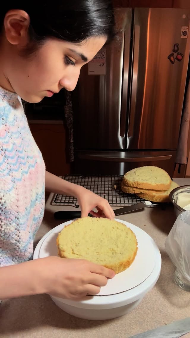 Here’s a quick & simple birthday cake I made between summer trips! 🥰🥰🥰
#bakingwithneekta #glutenfree #sensitivett #homebakery #birthdaycake #quick #simple #fyp