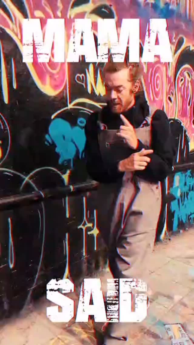 Wild session in Leake Street
Là où les murs parlent en couleurs et où les silences résonnent en beats.
C’est dans ce tunnel légendaire, cœur battant du street art londonien, que Mama Said a laissé résonner ses mots.
Entre les bombes de peinture et les regards curieux, « Joueur » a trouvé son écho.
Un chant brut, posé là où l’asphalte fume encore des pas du monde entier.
Une voix. Un flow. Une rue.
📍 Londres – Leake Street Tunnel
🎶 Titre : « Joueur » – Disponible sur toutes les plateformes