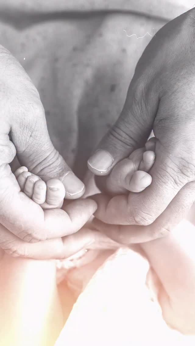 Bilder, die Eltern ein Leben lang lieben werden🥰
Bei einem Neugeborenen-Shooting fangen wir alle wichtigen Details ein.
Für mehr Informationen melde dich gerne bei mir✨
#magicmomentsphotographie #fotostudiowittlich #fotografdaun #Babyfotograftrier #erinneringenfürdieewigkeit #babybilder