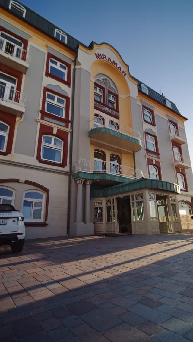 Had the most wonderful time at Hotel Miramar Sylt during the Kitesurf World Cup last week 🌊✨ Perfect spot to recharge in between all the action on the water. Big thanks for the amazing stay! 🪁💙
#Sylt #GKAKiteWorldCup #hotelmiramar
🎥 @propped_media @jobguijt