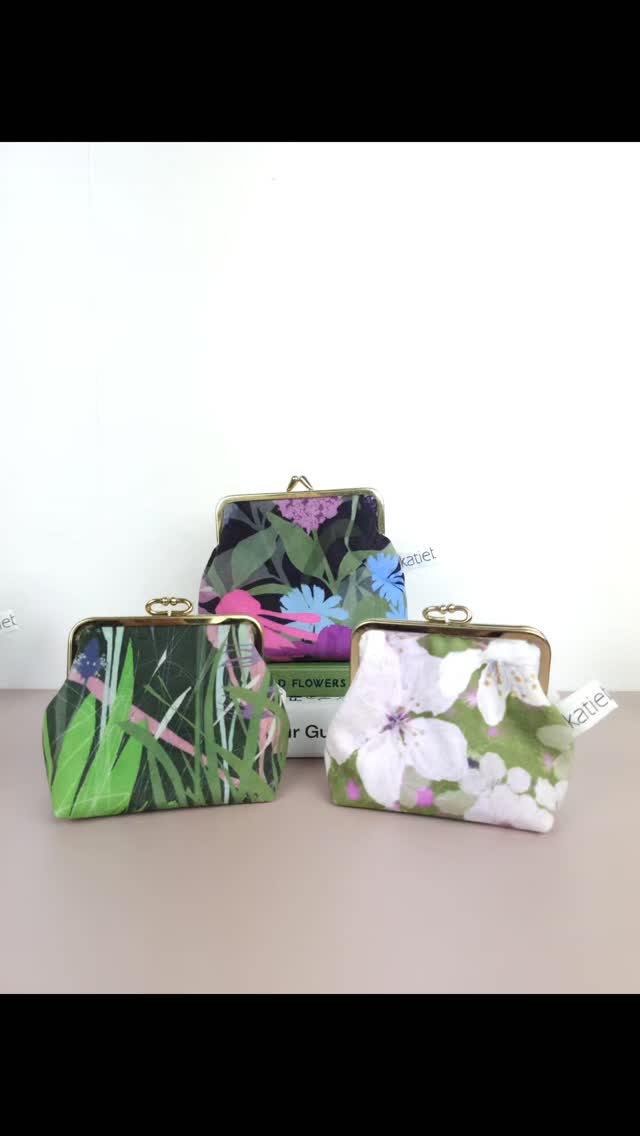 I've been busy getting ready for the @centralfifeartistscollective Showcase at the @adam_smith_theatre this weekend.
I'm all stocked up on purses and will have lots of other bits and bobs with me too.
There are 30 artists and designers showing their work, and you'll find us all in the same place!
Not to be missed - open 7-9pm Friday 12 and 10.30am - 4.30pm on Sat 13 and Sun 14.
It would be lovely to see you there.
#centralfifeartistscollective #CFACartistshowcase #botanicalpatterns #inspiredbymygarden #botanicalillustration #botanicalprint #homeaccents #floraldesign #velvetpurse #usingupthescraps ##fifeartistsandmakers #adamsmiththeatre