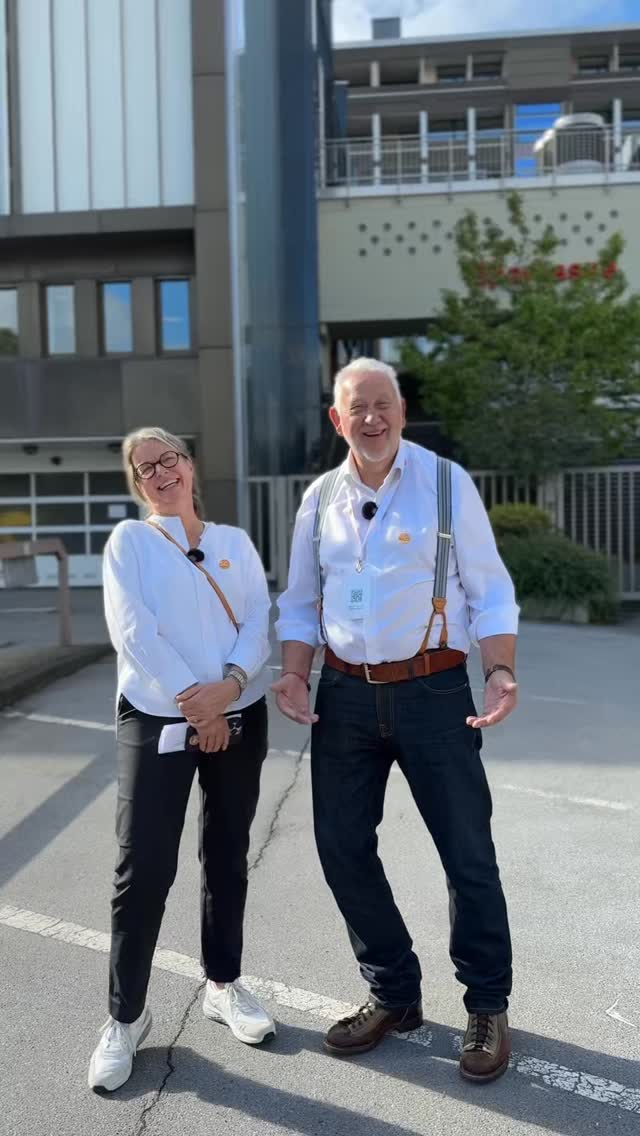 zukunftswerk. das neue Campusquartier für Solingen 🌆🟠
Unsere Innenstadt steckt voller Potenzial und wir möchten gemeinsam mit euch neue Perspektiven schaffen.
Im Video bekommt ihr schon einen kleinen Vorgeschmack auf das, was wir uns vorstellen.
Unsere Ziele?
👉 Räume für Begegnung, Kultur & Bildung
👉 neue Impulse für Handel & Gastronomie
👉 ein lebendiges Quartier, das die junge Generation wieder in die Stadt zieht
Habt ihr Lust, mehr zu erfahren oder eigene Ideen einzubringen? Dann kommt vorbei, wir freuen uns auf den Austausch 🧡
(Bürozeiten: Mi–Fr, 17–18 Uhr)
Und hier könnt ihr unser Konzept zur Veränderung der Innenstadt entdecken:
🔗 https://prezi.com/view/0hU4E46iYr3v8DLpJ3TU/
🗳️ Am 14.09. Jan Höttges & SG zukunft wählen! 🧡