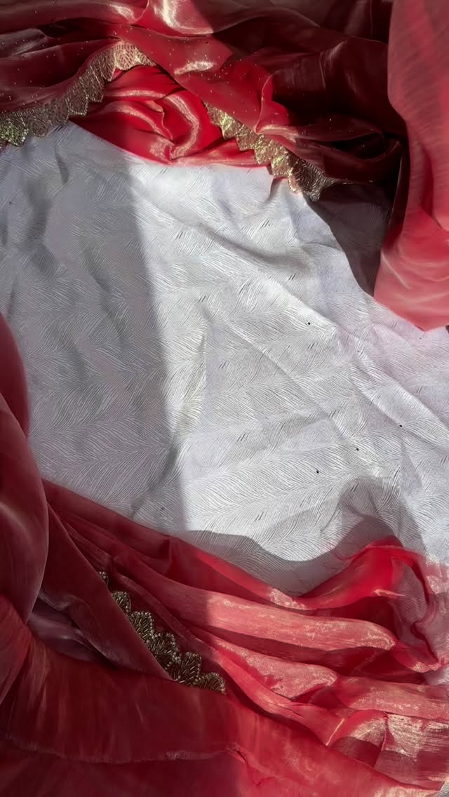 ✨DEVI Saree 🌸💗🍇
Order ➡️ desipalace.fr
#saree#desioutfit#sari#tenueindienne