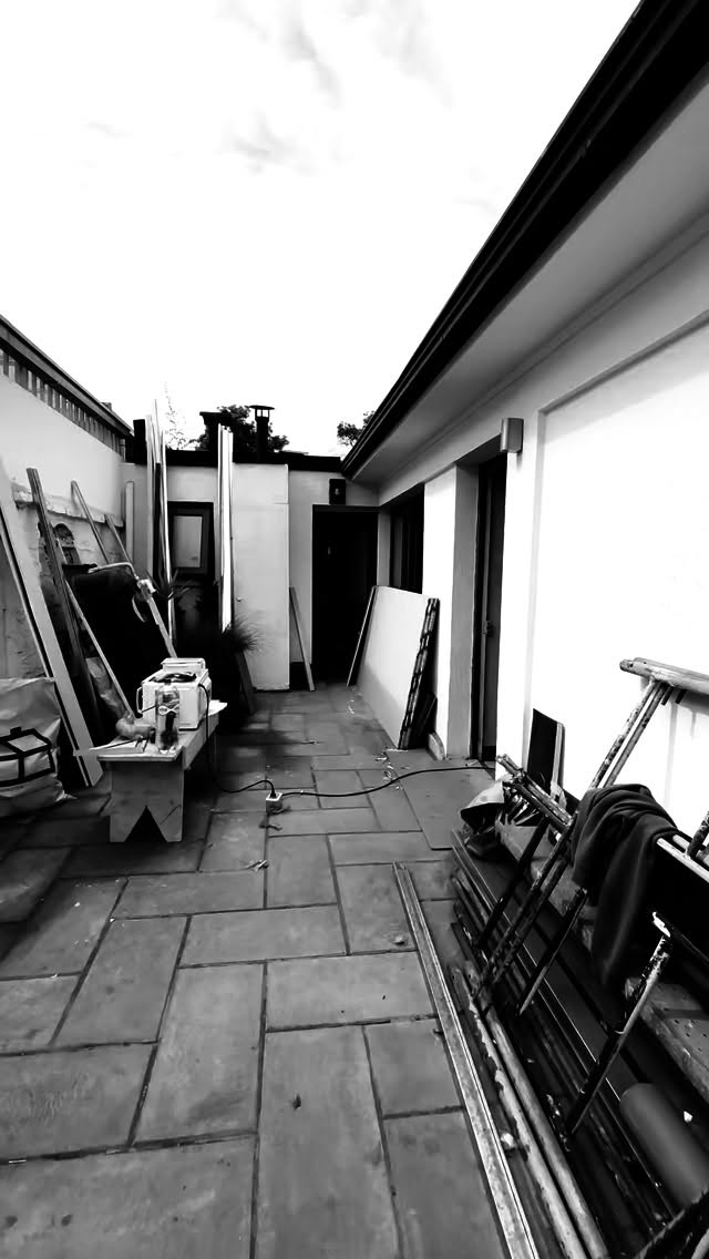 Poder decir adiós es crecer!!! 🙌🏼🙌🏼🙌🏼
Atreverse a cambiar una casa no solo transforma los espacios: también mejora la calidad de vida y suma valor al hogar.
Esta familia se despidió de lo antiguo para dar paso a una remodelación que refleja sus sueños y proyecta plusvalía hacia el futuro.
Nuestra tarea fue diseñar, optimizar y acompañar la creación de su nueva casa soñada.
Muy pronto les mostraremos los avances de esta entretenida remodelación ✨
#santiago #chile #arquitectura #diseño #construccion #remodelacion