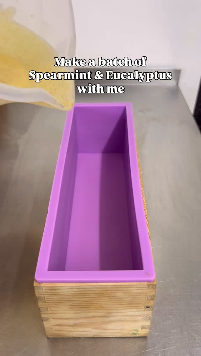 The scent of this bar is amazing! The smell of Spearmint takes me back to buying rock at the seaside.
.
#marshvalleysoap #goatsmilksoap #allnaturalskincare #madeinsheffield #madeinyorkshire #supportsmallbusiness #handmadesoap #spearmint #eucalyptus #seaside #coldprocesssoapmaking #soapmaking