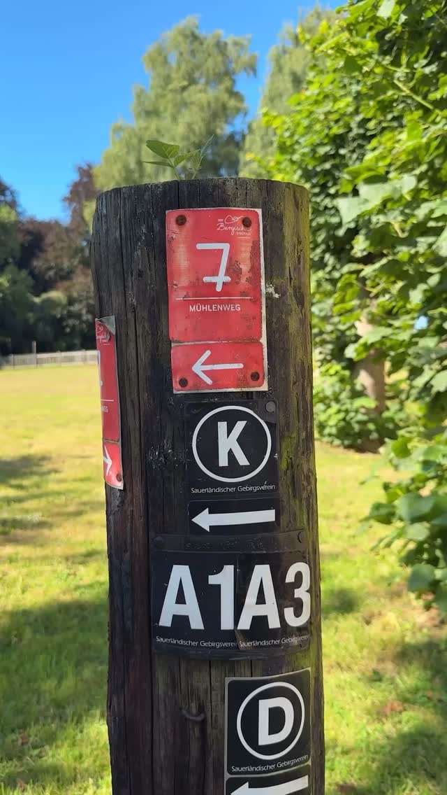 In Kürten-Delling an der evangelischen Kirche fängt der Mühlenweg, einer von 20 „Heimatwegen“ im ganzen Kreis an. 🚶♂️
Mit seiner Mischung aus Natur und Tradition ist er ein echtes Stück Heimat – mit Aussichtspunkten und Einkehrmöglichkeiten, die zeigen, was unsere Region so lebenswert macht. Außerdem heute habe ich euch mal einen meiner Lieblingsplätze mitgebracht. Schaut doch mal bis zum Ende des Videos.
👉 Für mich ist klar: Wir müssen die Identität unserer Heimat bewahren und gleichzeitig Entwicklung ermöglichen – damit der Rheinisch-Bergische Kreis stark, lebendig und zukunftsfähig bleibt. 💪
#RheinBerg #Kürten #ArnevonBoetticher #HeimatErleben #NaturPur #ZukunftGestalten