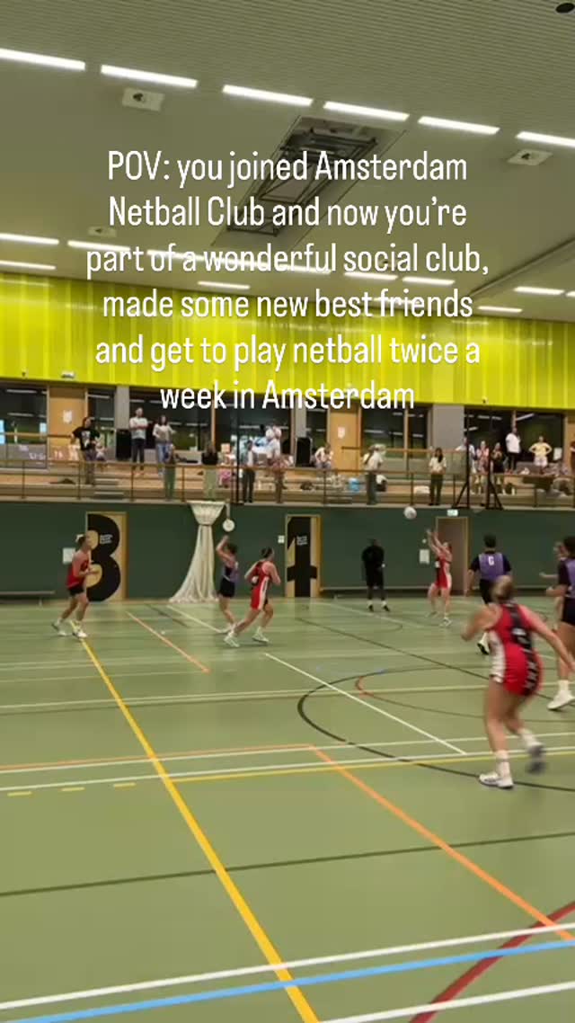 We are so happy netball is BACK 🥰 We love this club. We are inclusive of any kind of netball player (+18), and a friendly, social bunch. Come along for a trial session, or sign up for your membership on our website. We would love to have you 🏐 #mixednetball #amsterdam