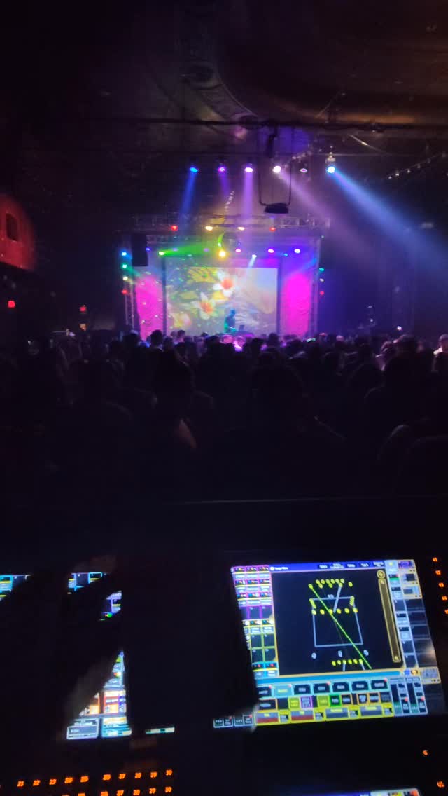 Blinding people and now blowing cyro at people 💨 @williamscenternj givin me too much power