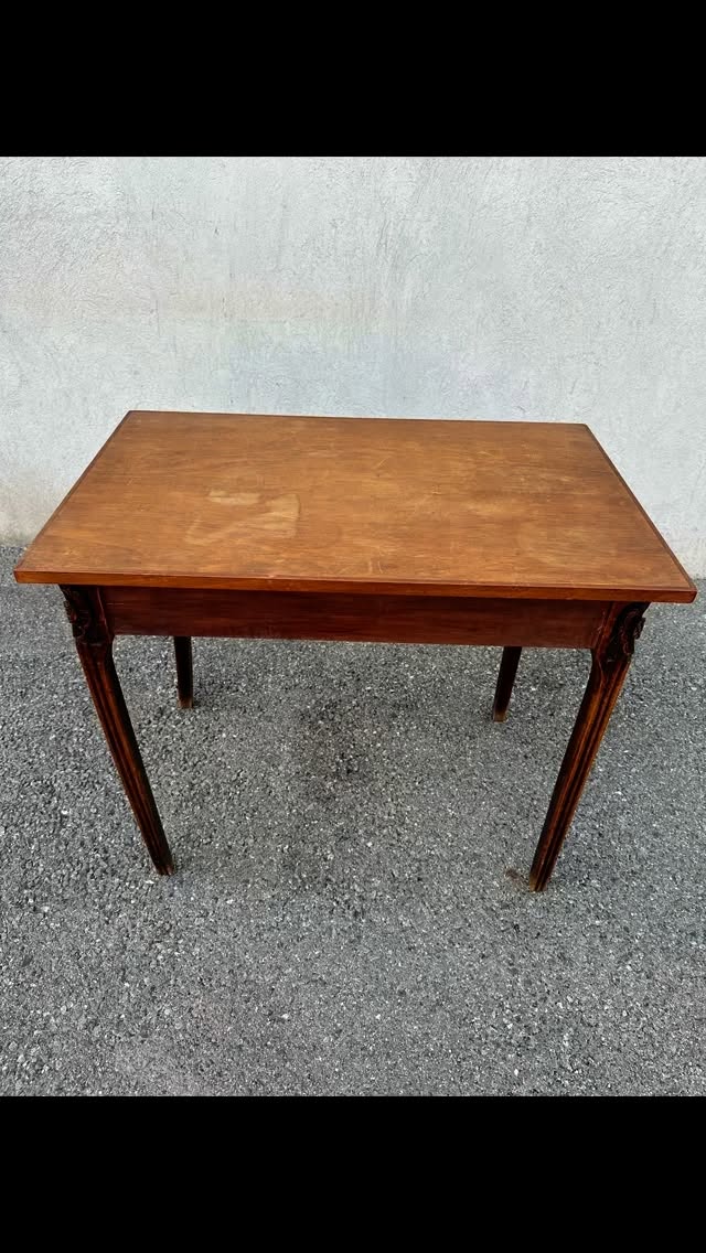 🔥 Une nouvelle jeunesse pour un chêne centenaire ! 🔥
Cette table en bois massif vient de subir un aérogommage :
✨ Les veines du chêne réapparaissent
✨ Le bois respire à nouveau
✨ Une transformation satisfaisante et intemporelle
Qui aurait cru qu’un meuble puisse renaître comme ça ? 👀#aerogommage #transformation #avantapres #fyp