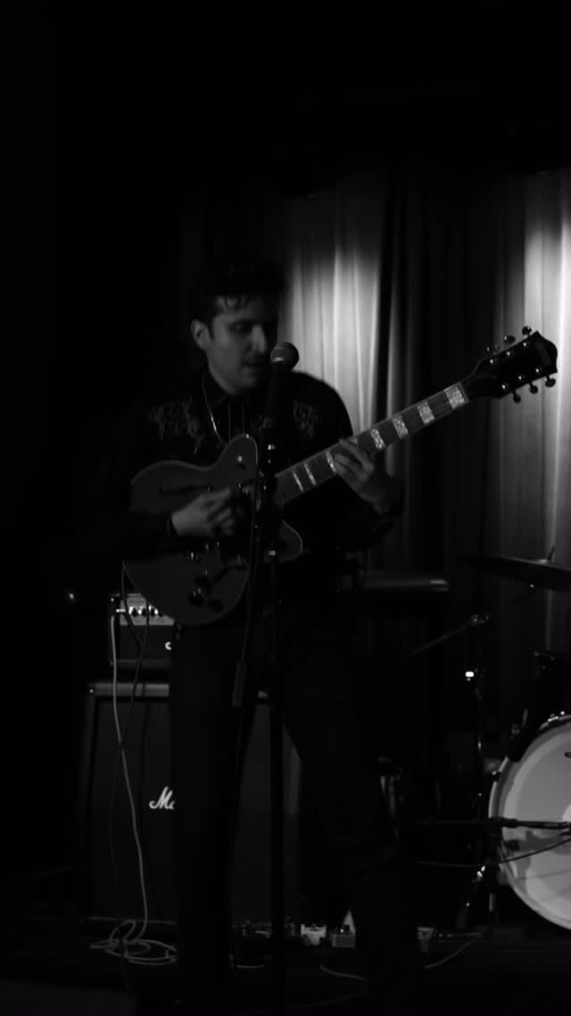 Who can rest easy when you got Hellhounds on your trail?
Our song “Hellhounds” is streaming on all platforms
📹: @elenaflorea
#rocknroll #blues #livemusic #concert #concertfootage #streaming #spotify #applemusic #newmusic #newband #guitar #gretsch #bodiddley #crossroads #elvispresley #rock #rockstar #marshallamps #ludwig