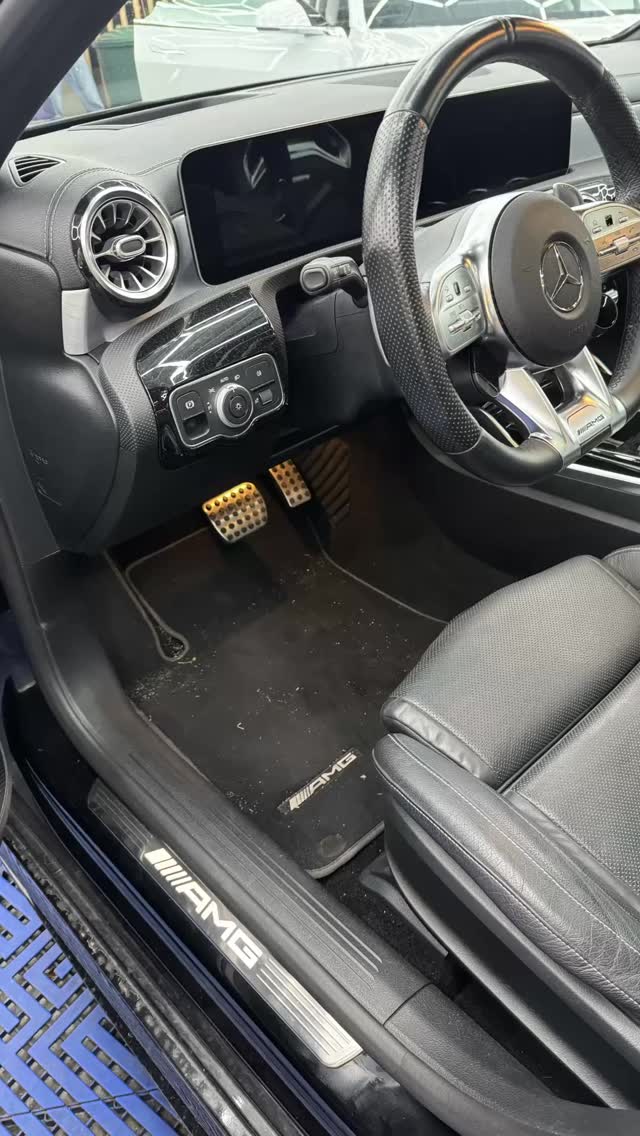 ✨ Mercedes A45s AMG sous son meilleur jour ! ✨
Chez EasycleanVS, nous avons offert un nettoyage Prestigieux :
• Intérieur + Extérieur
• 2 heures de soin minutieux
• CHF 110 seulement
Redonnez à votre voiture l’éclat qu’elle mérite ! 🚗💎
#EasycleanVS #NettoyagePrestigieux #MercedesAMG #Detailing #VoiturePropre #CarLovers