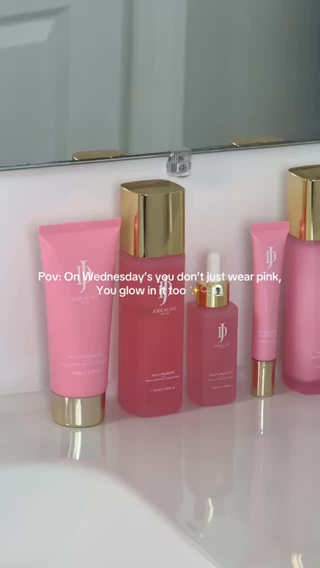 ✨ On Wednesdays, we wear pink… but our kind of pink is glow-in-a-jar 💗💦
Meet your new shelfie essential: the JD Skin Peach Probiotic Fresh Hydrating Set. Infused with real peach fruit extract 🍑, skin-loving probiotics 🌱, and hydrating heroes like hyaluronic & lactic acid, this 6-step routine is designed to:
✨ Calm irritation & balance skin
✨ Fade stubborn dark spots
✨ Hydrate deeply without heaviness
✨ Leave you with that glassy, bouncy glow
Glow isn’t just a look—it’s a lifestyle, babe. Ready to invest in skin that looks as good bare as it does with glam? ✨
💌 Tap the link in bio to shop your JD Skin set today & let your glow be the only pink accessory you need this Wednesday.
#jdbeautee #explore #hydratingskincare #pinkskincare #skincaretips101 #hydratingcleanser #plantbasedskincare #koreanskincareroutine #skincaresale #skincareaddiction #skincareaddicts #lipglossmixingvideos #lipglossmaking #pinkskincare