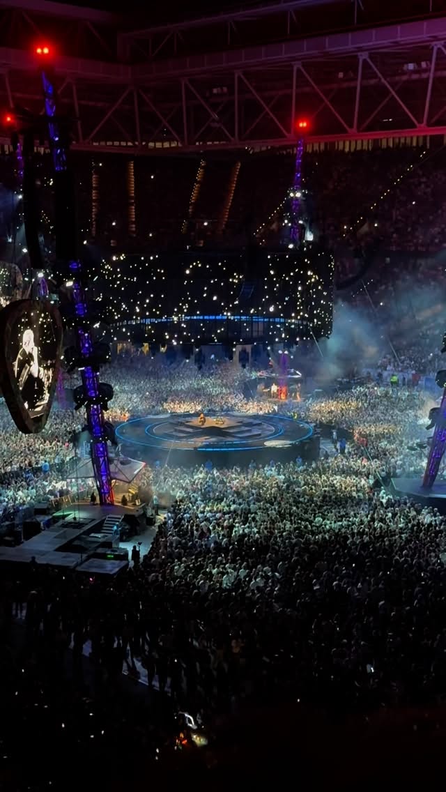 Hüpfen wir im Alltag häufiger mal gemeinsam im Takt - wir können wahrlich was zusammen bewegen und Freude bei so mancher Herausforderung dabei haben.
Guten Start in die Woche!
#jump #edsheeran #düsseldorf #trier #sventeuber